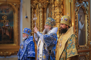 В престольный праздник Ростовского кафедрального собора Глава Донской митрополии совершил Божественную литургию