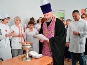 Благочинный Таганрогского округа совершил чин благословения лечебницы в Детской городской больнице