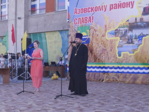 Благочинный Азовского районного округа принял участие в торжественном мероприятии, посвящённом празднованию дня Азовского района 