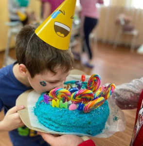 В подшефном волонтерам Казанского храма Батайском детском доме состоялся день именинника