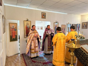 Благочинный Азовского района совершил  Божественную литургию в Петропавловском храме с. Кугей