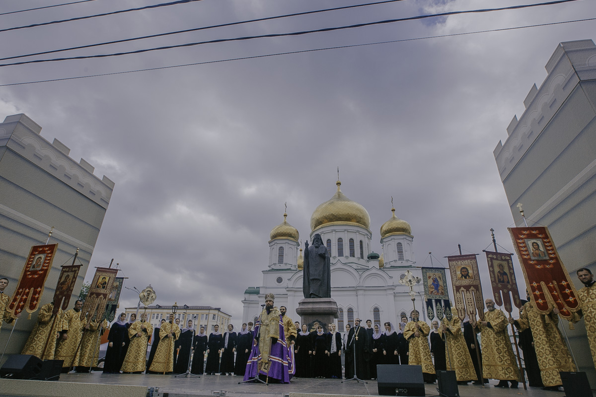 В день города Ростова-на-Дону на Соборной площади был совершен молебен