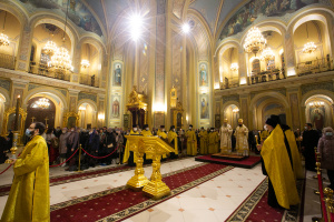  Митрополит Меркурий совершил всенощное бдение в Ростовском кафедральном соборе