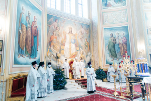 В Рождественский сочельник митрополит Меркурий совершил Божественную литургию в Ростовском кафедральном соборе