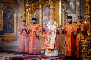 В канун дня памяти великомученика Георгия Победоносца Глава Донской митрополии совершил всенощное бдение в Ростовском кафедральном соборе