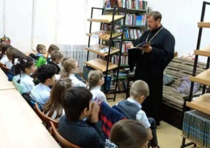 Настоятель храма пророка Илии г. Ростова-на-Дону посетил библиотеку им. А. А. Фадеева