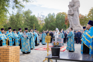 Глава Донской митрополии совершил чин основания храма-часовни во имя Святой Троицы в г. Новочеркасске