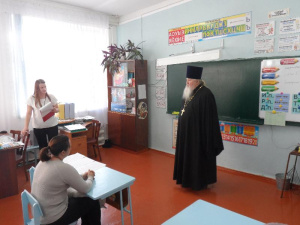 Настоятель прихода преподобного Алексия, человека Божия, посетил родительское собрание в МБОУ школе п. Крынка 