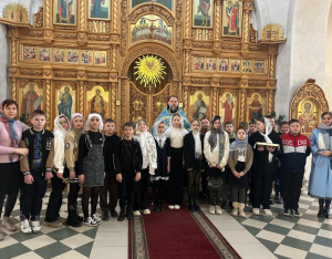 Учащиеся Покровской среднеобразовательной школы №3 приняли участие в молебне с акафистом