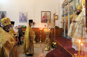 Епископ Таганрогский Артемий совершил Божественную литургию в Никольском храме города Ростова-на-Дону.