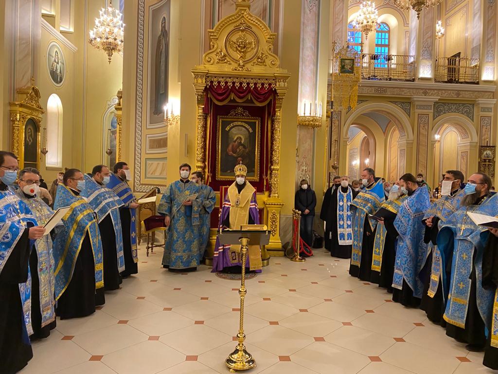 В Кафедральном соборе Ростова состоялось служение священников Таганрогского благочиния