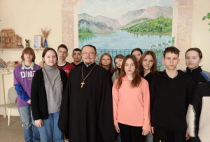 Настоятель Сергиевского храма Таганрога встретился с молодежью из социального приюта для детей и подростков