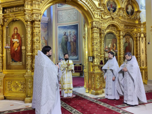 В Неделю 31-ю по Пятидесятнице, пред Богоявлением, епископ Артемий совершил Божественную литургию в Ростовском кафедральном соборе 
