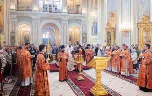 В день Радоницы епископ Таганрогский Артемий совершил Божественную литургию в Ростовском кафедральном соборе