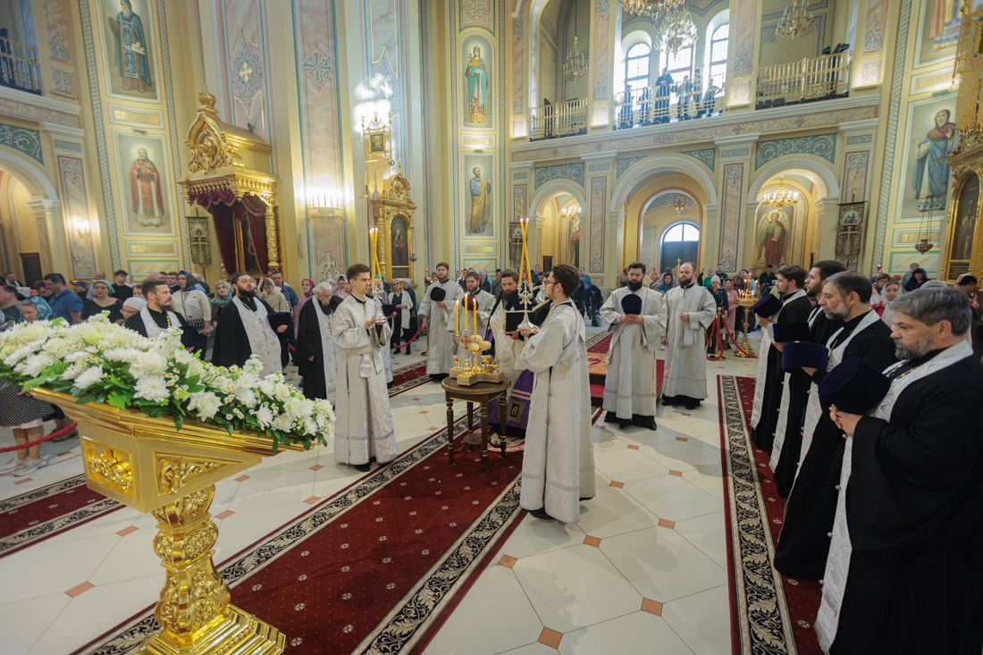 В канун Вознесения Господня епископ Таганрогский Артемий совершил всенощное бдение в Ростовском кафедральном соборе