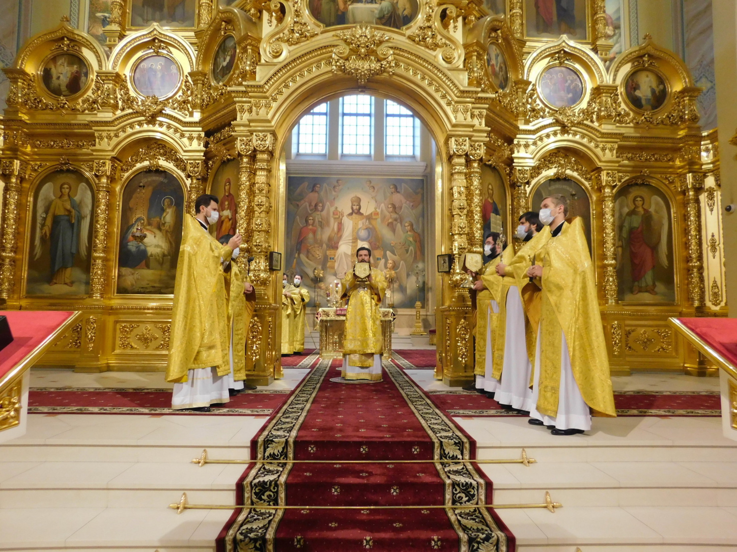 В Неделю 25-ю по Пятидесятнице епископ Таганрогский Артемий совершил Божественную литургию в Ростовском кафедральном соборе