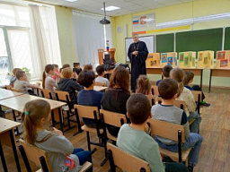 Представители храма великомученика Георгия Победоносца посетили школу № 92