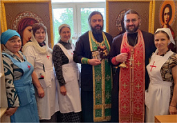 Священники Таганрогского благочиния совершили Таинства Соборования и Причастия в больнице №3 г. Таганрога