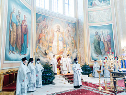В Рождественский сочельник митрополит Меркурий совершил Божественную литургию в Ростовском кафедральном соборе