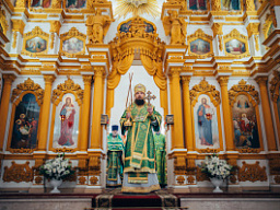 В день Святого Духа епископ Таганрогский Артемий совершил Божественную литургию в храме Святой Троицы города Батайска
