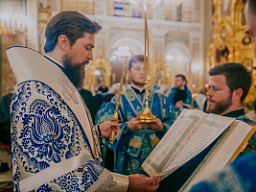 В канун престольного праздника епископ Артемий совершил всенощное бдение в Ростовском кафедральном соборе