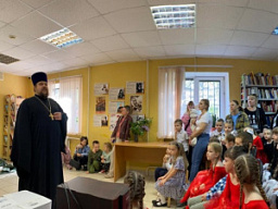 Благочинный Александровского округа принял участие во Всероссийской акции «Библионочь-2025»